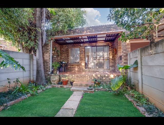 2 BEDROOM TOWNHOUSE FOR SALE IN ALLEN'S NEK